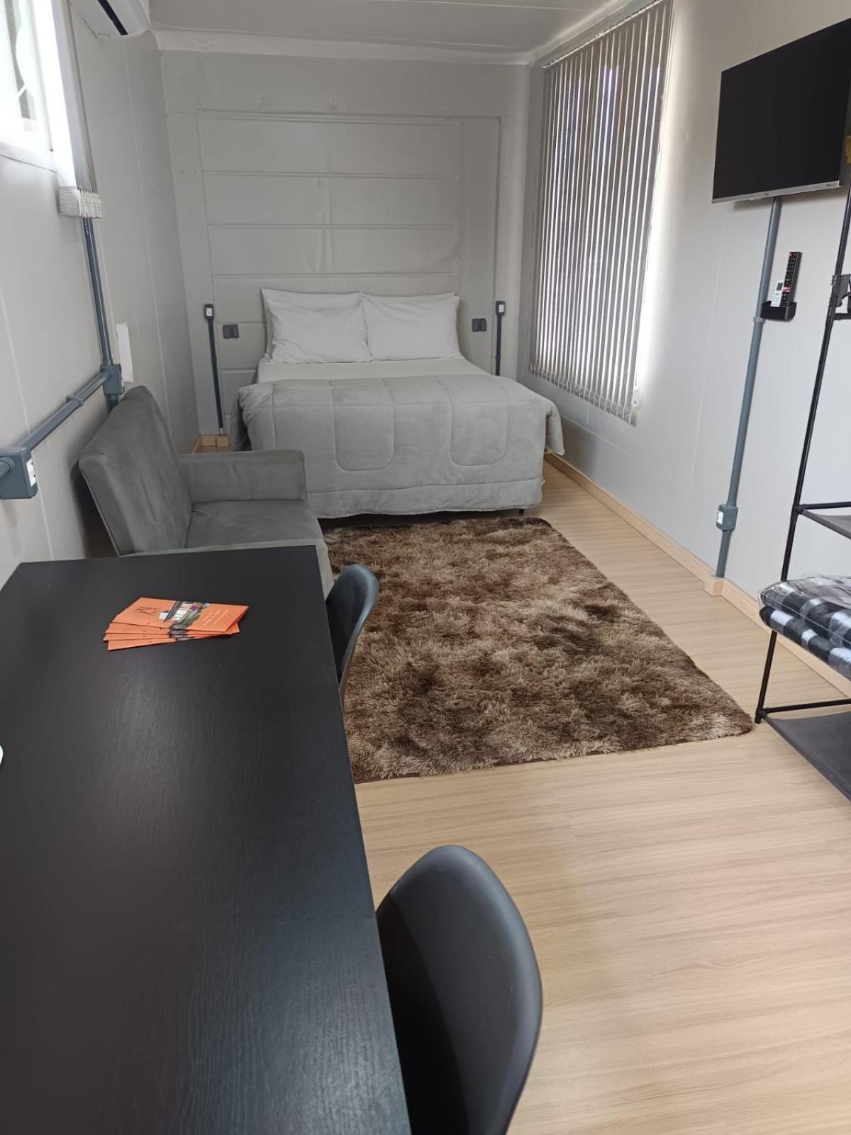 Container Guesthouse - 3 อูรูบิซิ ภายนอก รูปภาพ